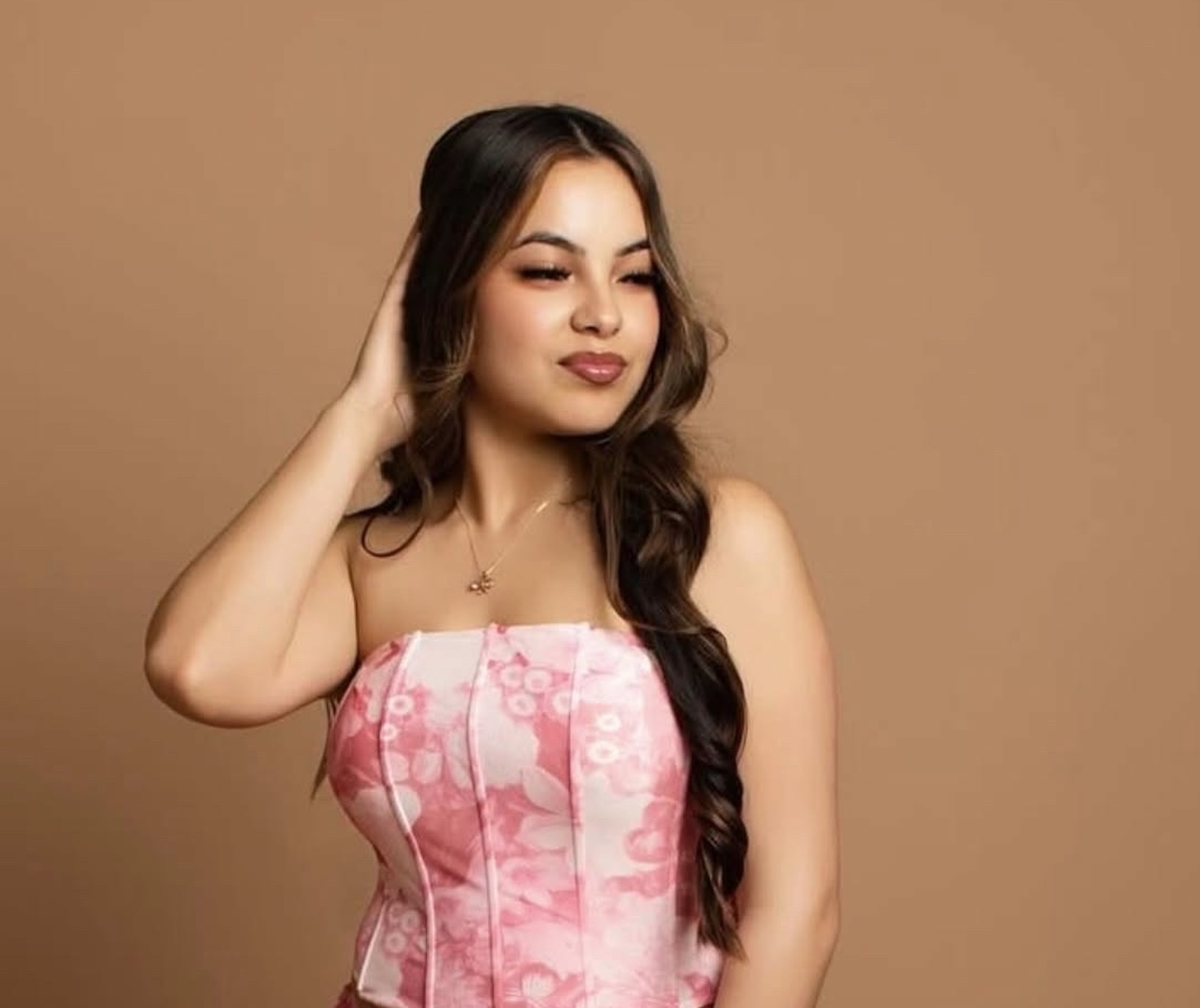 Izzy, florist and founder of Ramos_byizzy